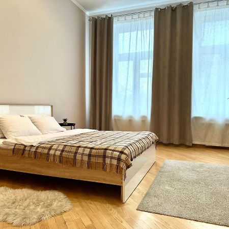 Apartments In The City Center, Near A Theatre, Zlata Plaza Rivne Exteriör bild