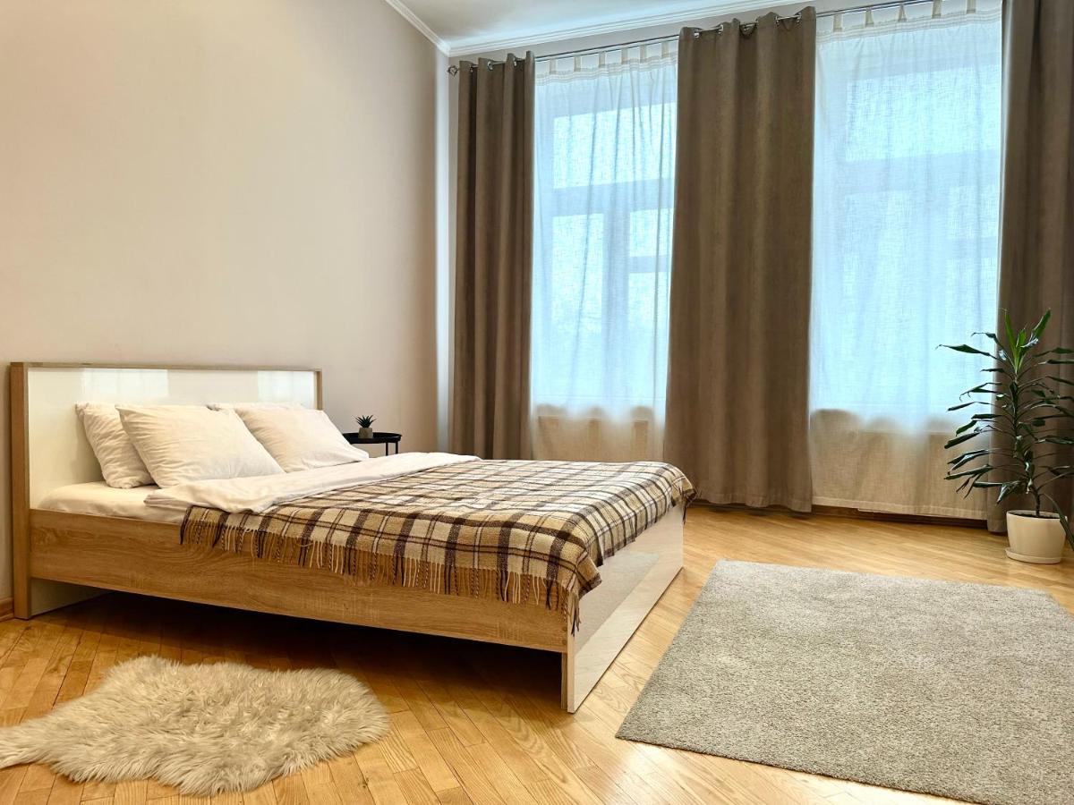 Apartments In The City Center, Near A Theatre, Zlata Plaza Rivne Exteriör bild